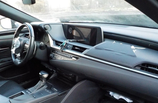 Lexus ES cena 82900 przebieg: 149758, rok produkcji 2020 z Łosice małe 407